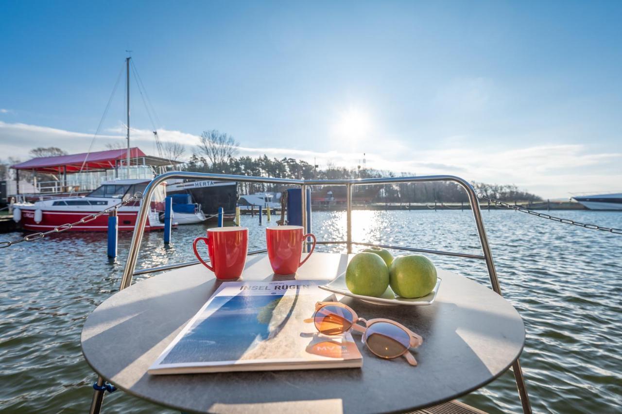Marina Martinshafen Hotell Sassnitz Eksteriør bilde